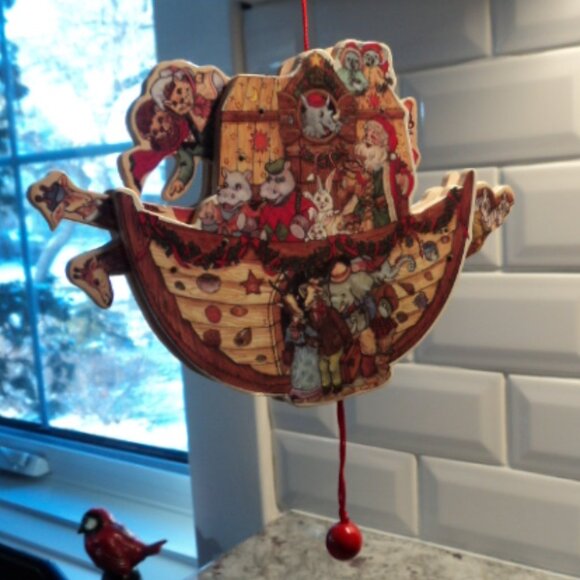 vintage Christmas wooden pull string ornament - Picture 1 of 3